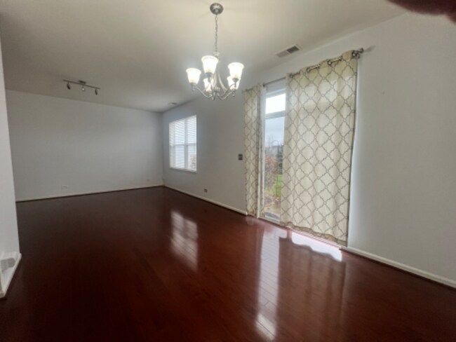 Building Photo - 524 Majestic Ln