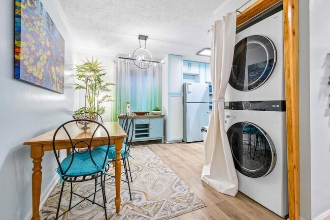 Building Photo - 3015 Old Bryan Dr