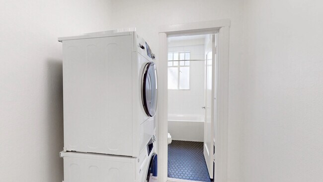 Building Photo - 3272 21st St