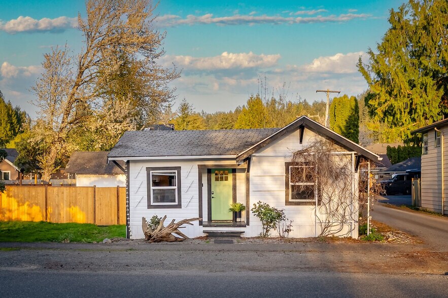 Building Photo - 60 2nd Ave NE