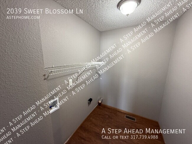 Building Photo - 2039 Sweet Blossom Ln