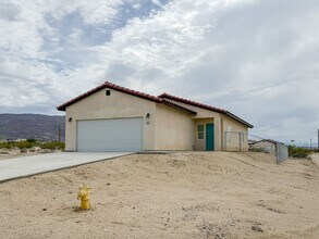 Building Photo - 29 Palms Home with Solar
