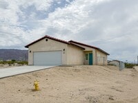 Building Photo - 29 Palms Home with Solar