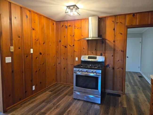 Building Photo - 24 Pine Cir