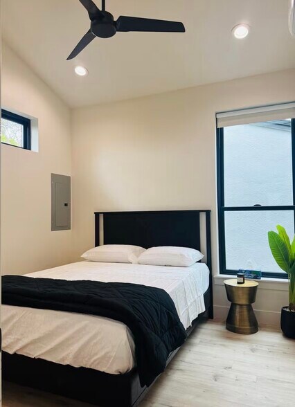 Building Photo - 717 Loma St