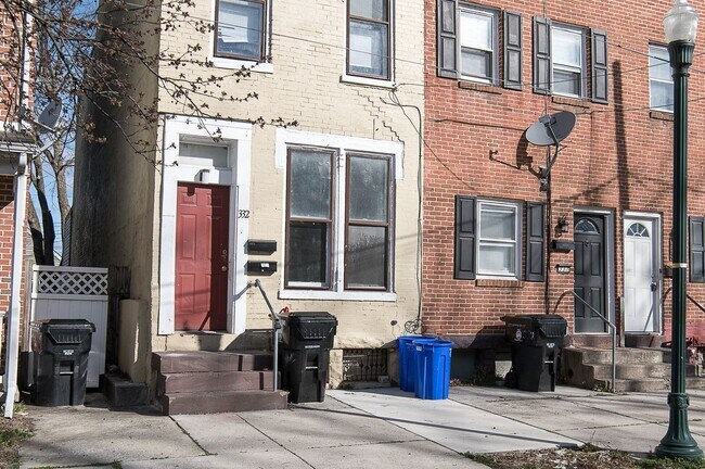 Building Photo - 332 Hamilton St