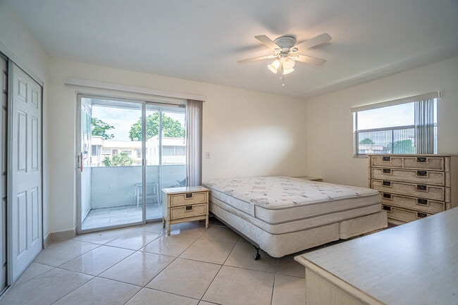 Building Photo - 467 Saxony Way