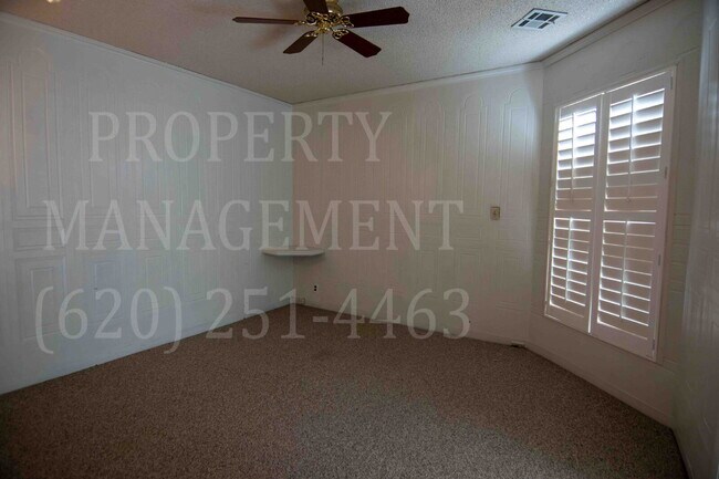 Building Photo - 4 Bedroom 1 Bath