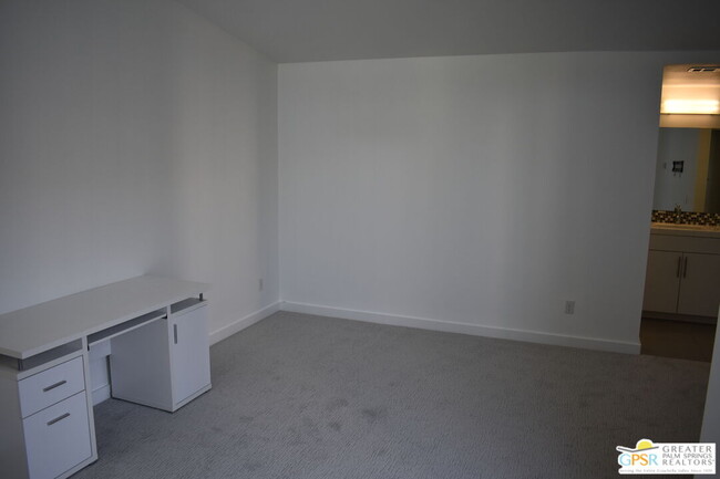 Building Photo - 938 Oceo Cir S