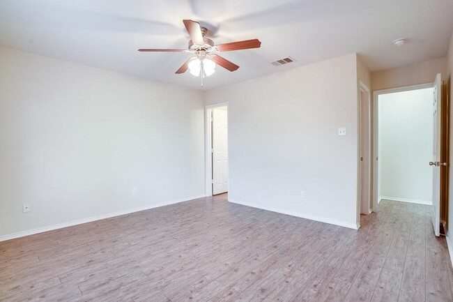 Building Photo - 476 Moonwalker Trail