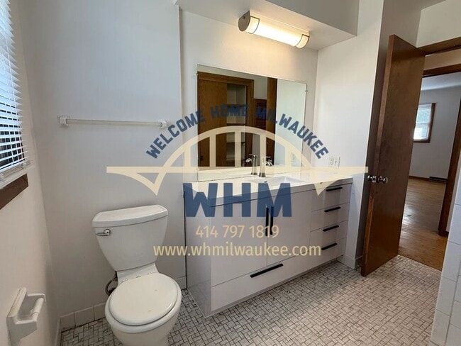 Building Photo - 8526 W Appleton Ave