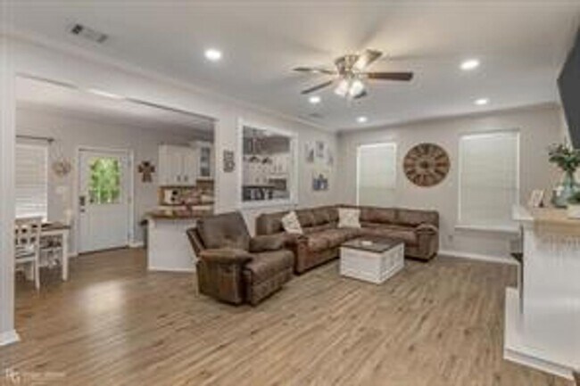 Building Photo - West Shreveport!