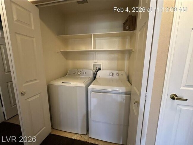 Building Photo - 1ST FLOOR UNIT IN POPULAR SILVERADO RANCH COMMUNITY!