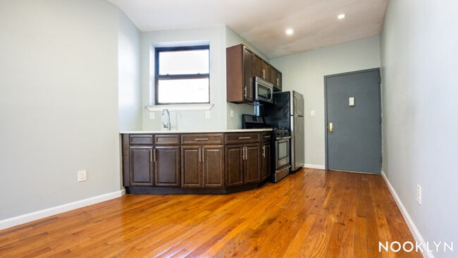 Building Photo - 373 E 28th St