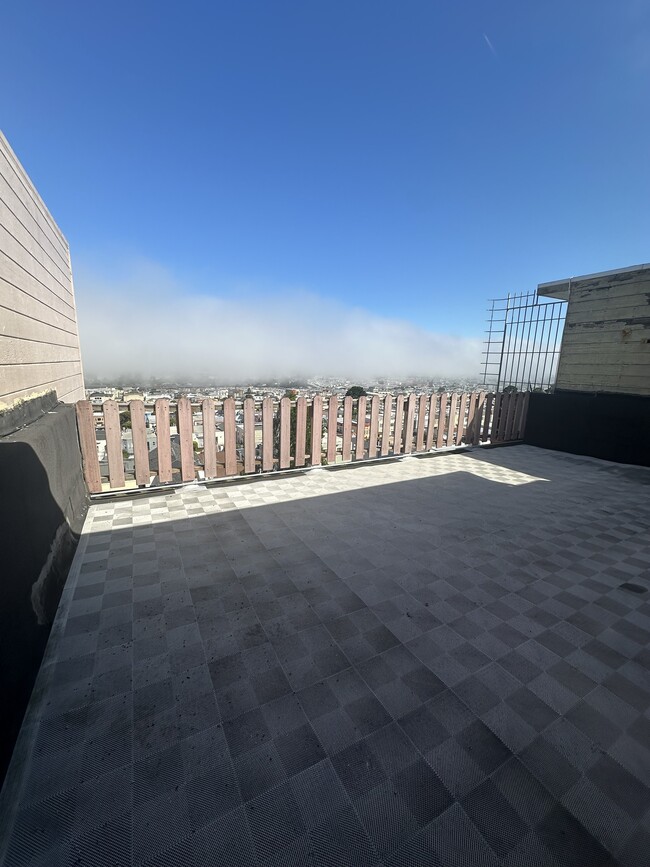 Building Photo - 324 Frankfort St