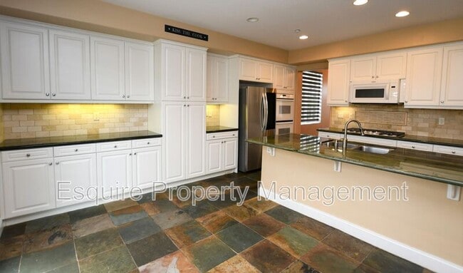 Building Photo - 621 Riviera Ct