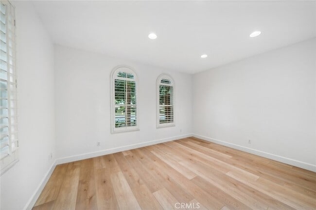 Building Photo - 236 Terra Cotta