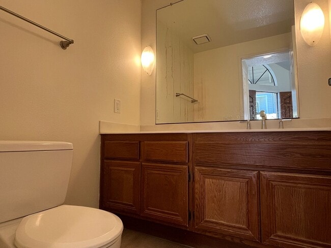 Building Photo - Spacious 3 bedroom, 2.5 bath duplex with private backyard for rent