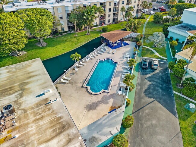 Building Photo - 200 Waterway Dr S