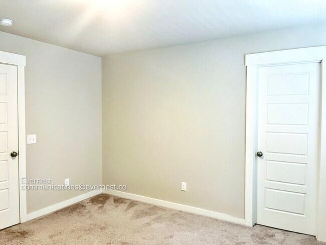 Building Photo - 806 Els Ct