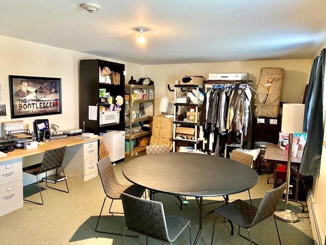 Building Photo - 855 Aquidneck Ave