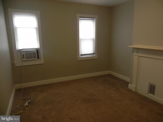 Building Photo - 319 W 28th St