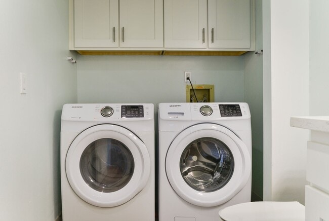 Building Photo - Charming 3 Bedroom Home in Klahanie | Issaquah Schools