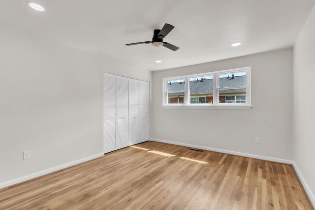 Building Photo - 2 AMAZING LEASE OFFERS TO CHOOSE FROM...Newly Renovated 2 BR/ 1.5 BA Condo in Yorktown community ...