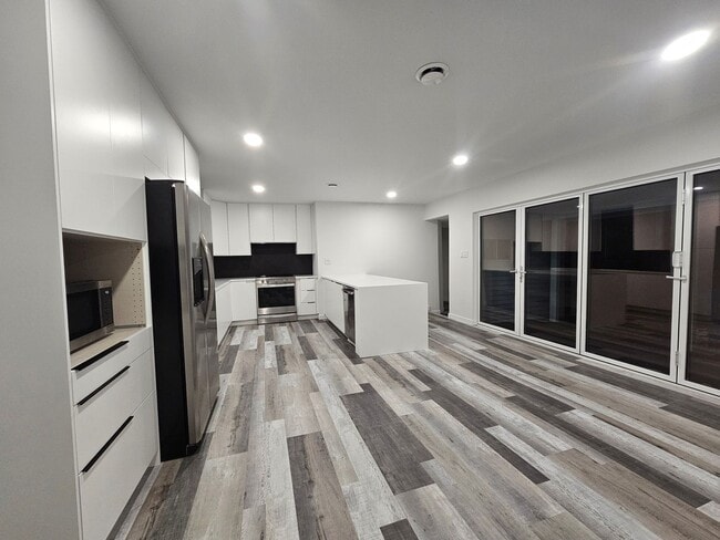 Building Photo - Newly Remodeled Home