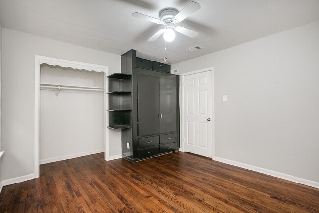 Building Photo - $500 Off Move In Special – First Month