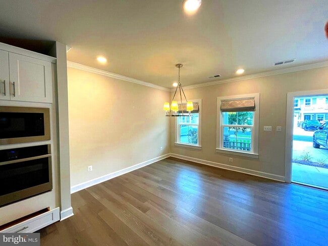 Building Photo - 33789 Freeport Dr