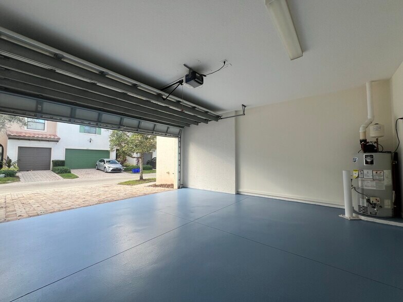 Building Photo - 3390 NW 125th Ave