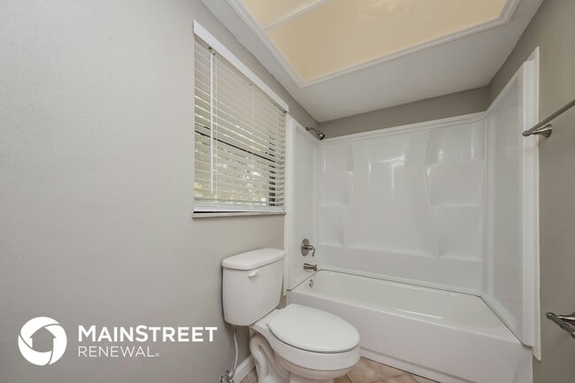 Building Photo - 7121 Laurel Hill Dr