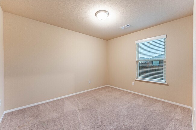 Building Photo - 6702 SW Pilgrim Rd
