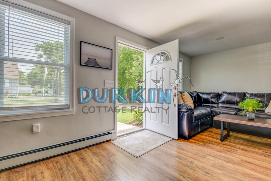 Building Photo - 21 Ashbrook Rd