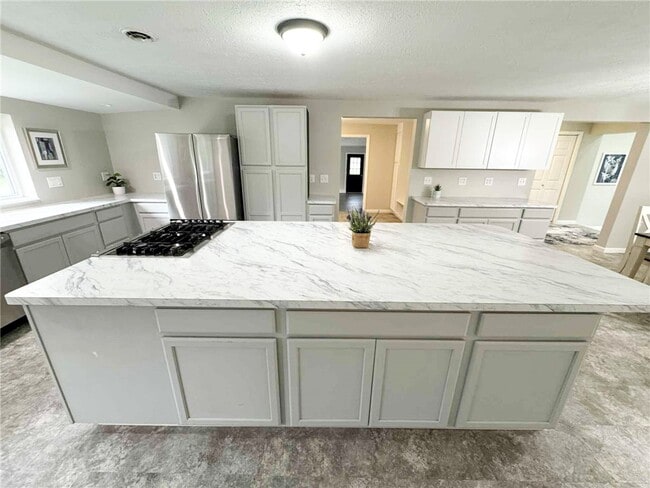 Building Photo - 861 Filkins Rd