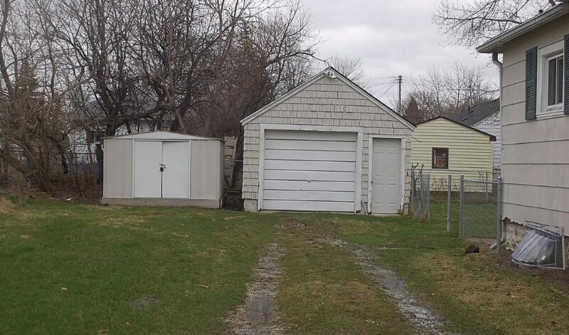 Building Photo - 915 Stocker Ave