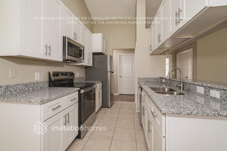 Building Photo - 7988 Oak Run Cir