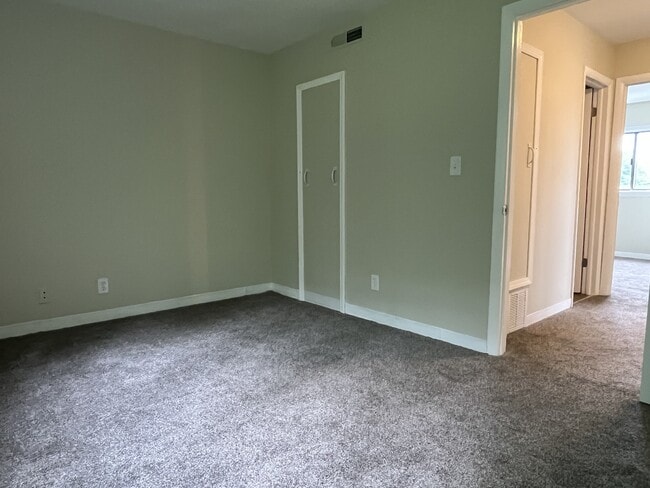 Building Photo - 533 St Marys Dr