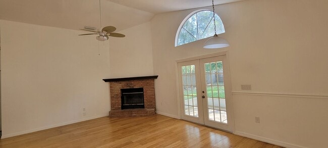 Building Photo - 3 Bedroom/2 Bath Home in Cherry Tree