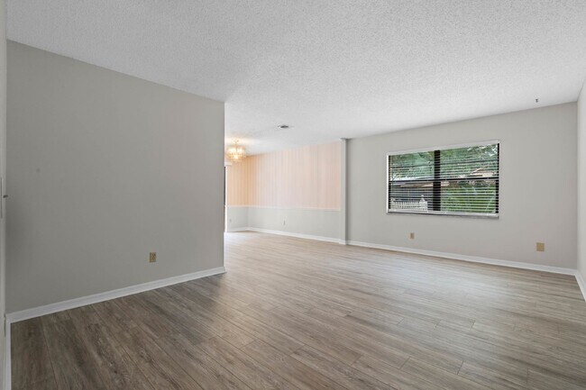 Building Photo - Charming 4-Bedroom Home with Pool on Large Lot in Longwood!