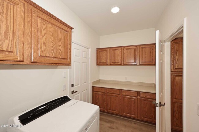 Building Photo - 333 N Pennington Dr