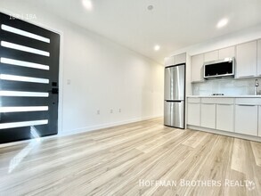 Building Photo - 1347 Seward St