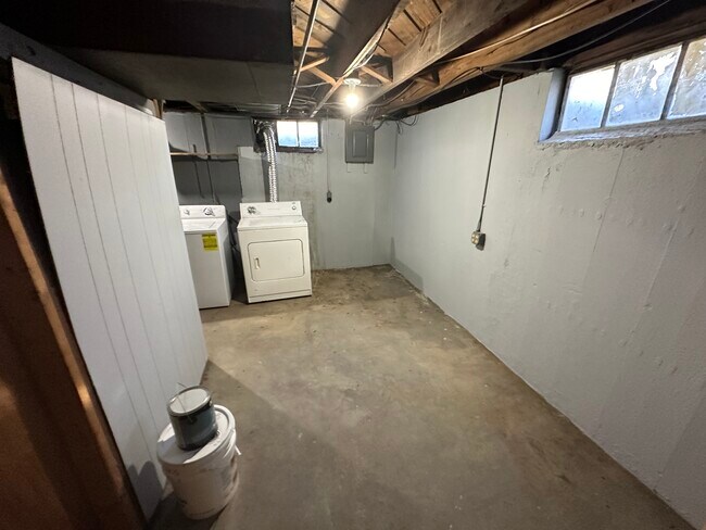 Building Photo - 1709 N Ballenger Hwy