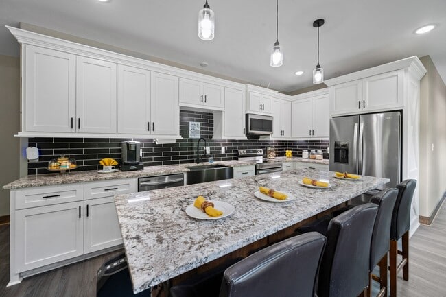 Building Photo - 376 Jill St