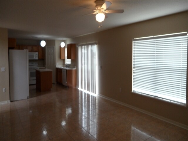 Building Photo - 31810 Parkdale Dr