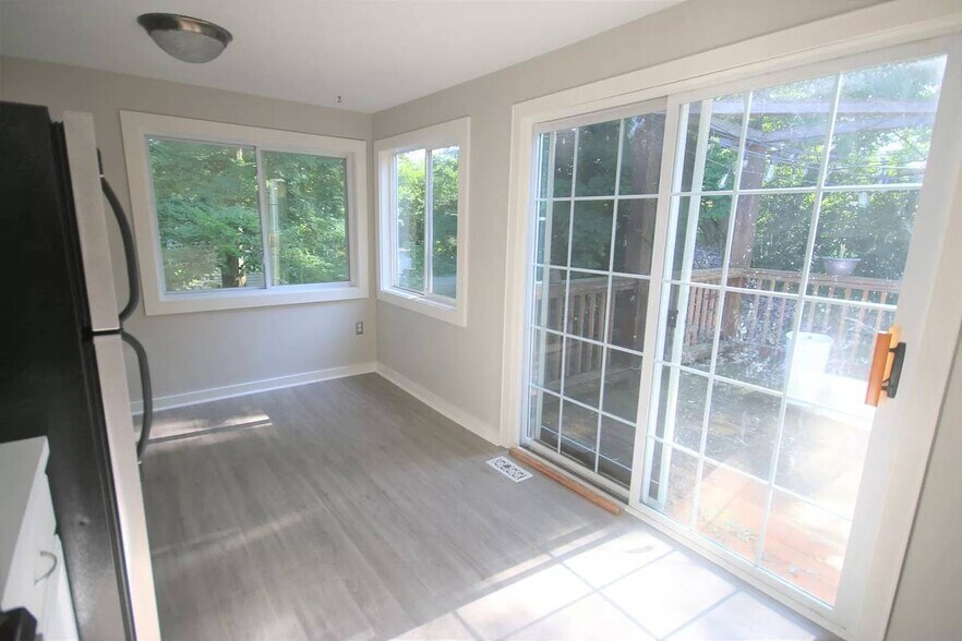 Building Photo - 2169 Hemlock Dr
