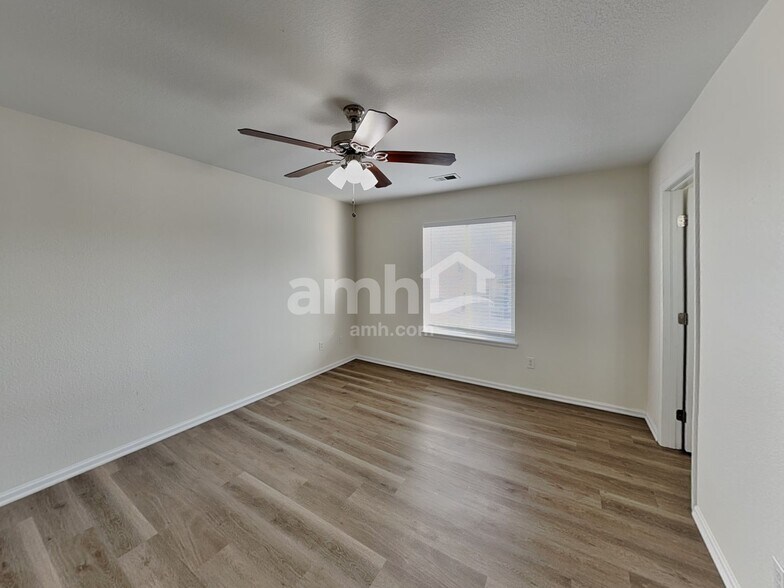 Building Photo - 5075 Pelican St