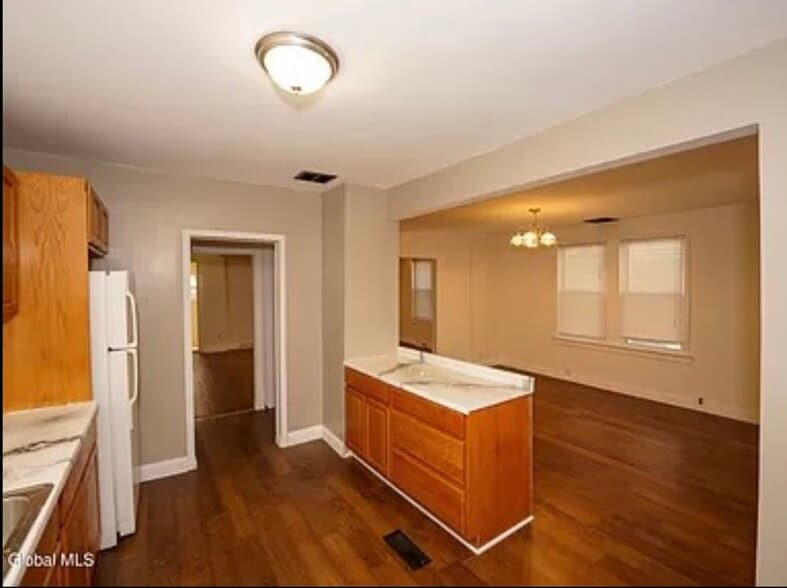 Building Photo - 1508 Tibbits Ave