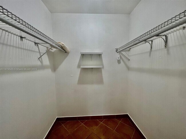 Building Photo - 10755 SW 108th Ave